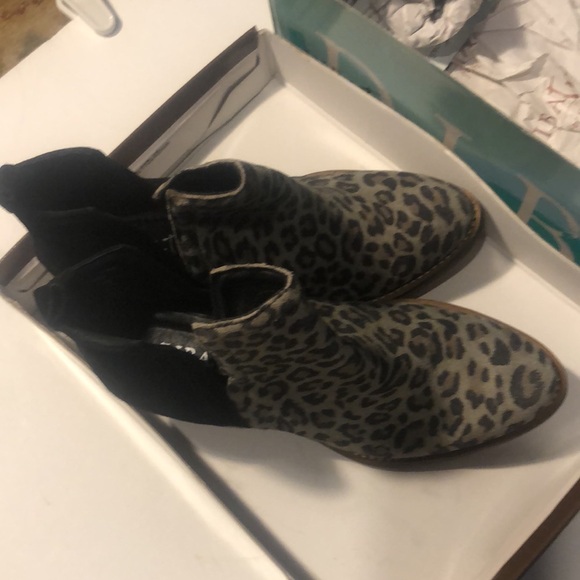 Diba Shoes - Woman’s  leopard print black short Boots